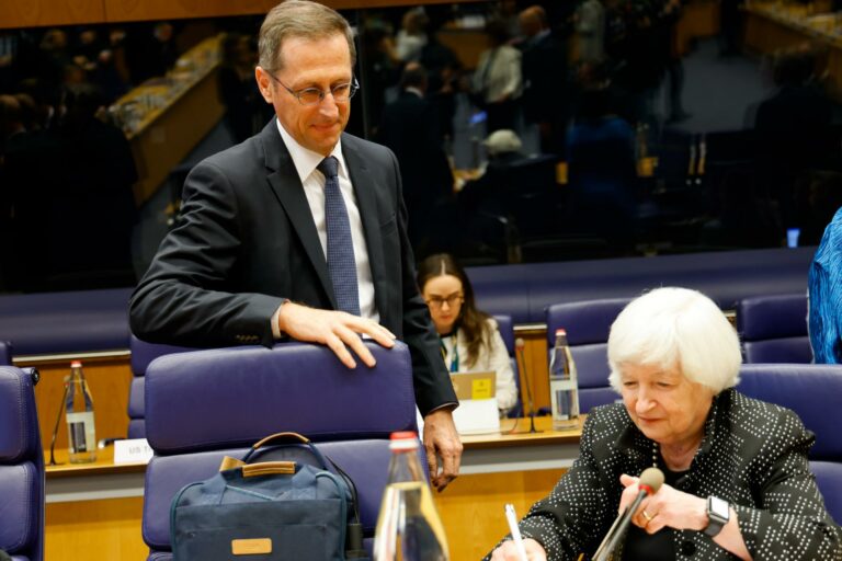 Egyenrangú viszonyra kell törekedni az európai-amerikai gazdasági kapcsolatokban Egyenrangú viszonyra kell törekedni az európai-amerikai gazdasági kapcsolatokban