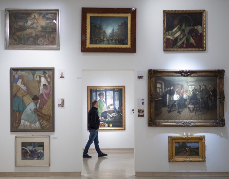 Műtárgyválogatást bemutató tárlat látható a Kieselbach Galériában Műtárgyválogatást bemutató tárlat látható a Kieselbach Galériában