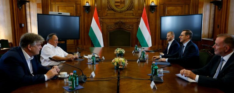 Az MGYOSZ elnökével egyeztetett Varga Mihály Az MGYOSZ elnökével egyeztetett Varga Mihály
